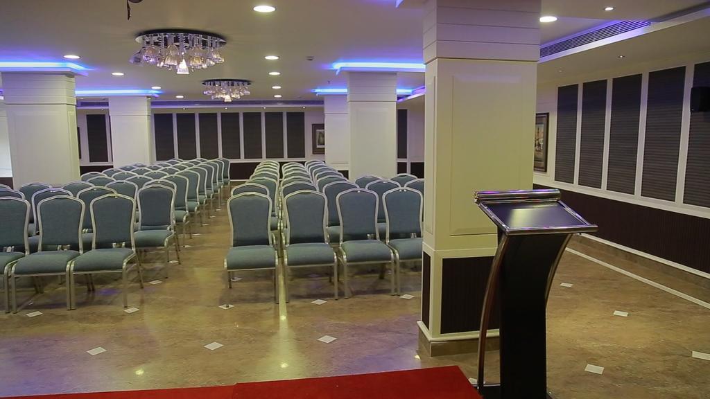 The Pgs Vedanta Hotel Kochi Екстериор снимка