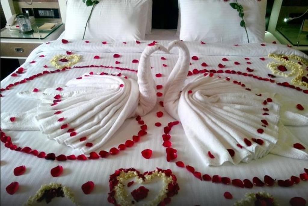 The Pgs Vedanta Hotel Kochi Екстериор снимка