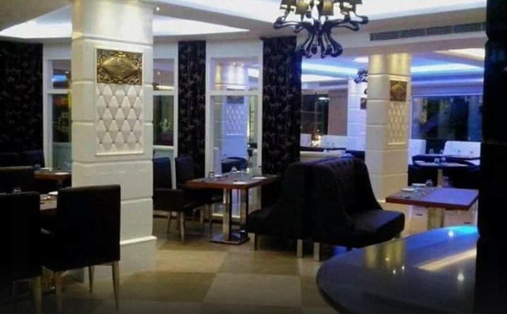 The Pgs Vedanta Hotel Kochi Екстериор снимка
