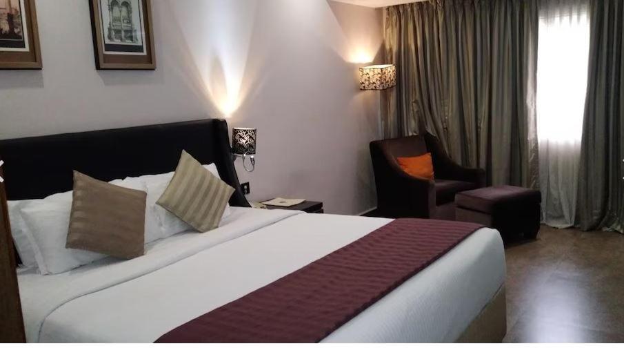 The Pgs Vedanta Hotel Kochi Екстериор снимка