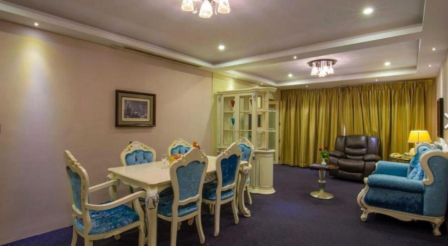 The Pgs Vedanta Hotel Kochi Екстериор снимка