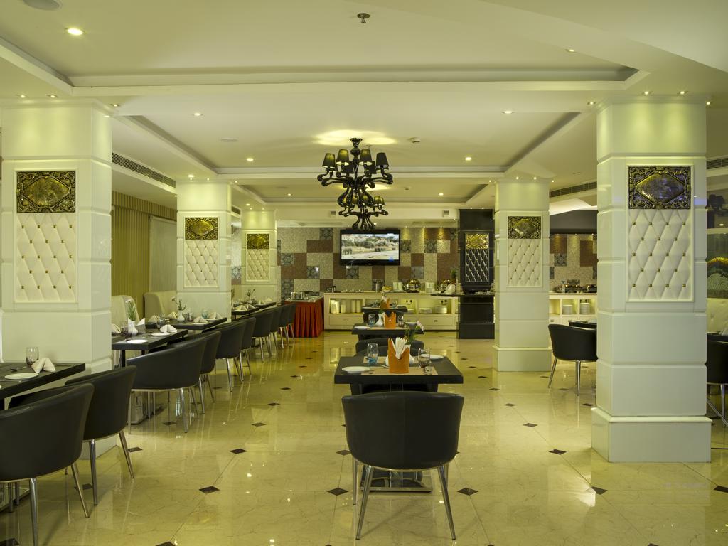 The Pgs Vedanta Hotel Kochi Екстериор снимка