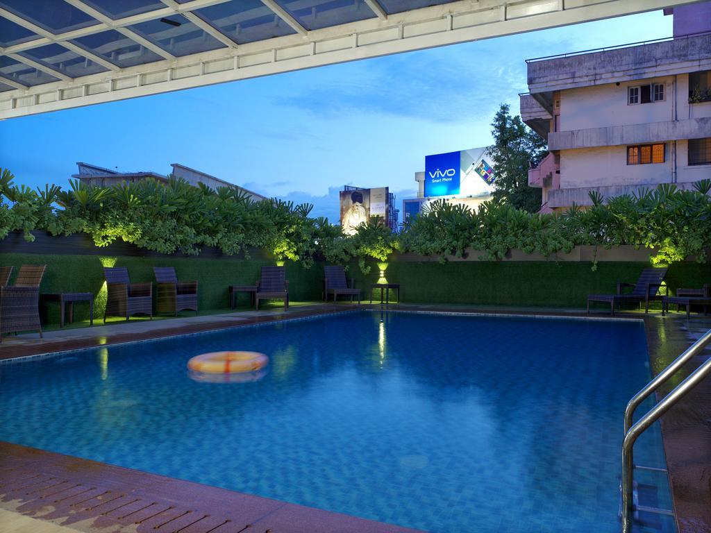 The Pgs Vedanta Hotel Kochi Екстериор снимка