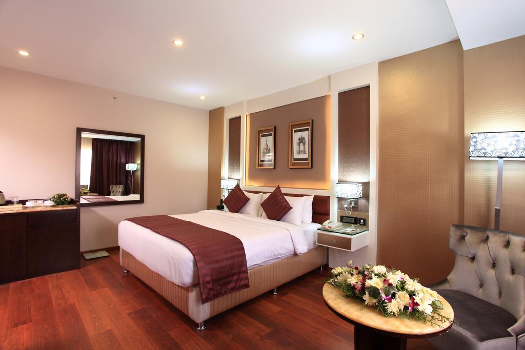 The Pgs Vedanta Hotel Kochi Стая снимка