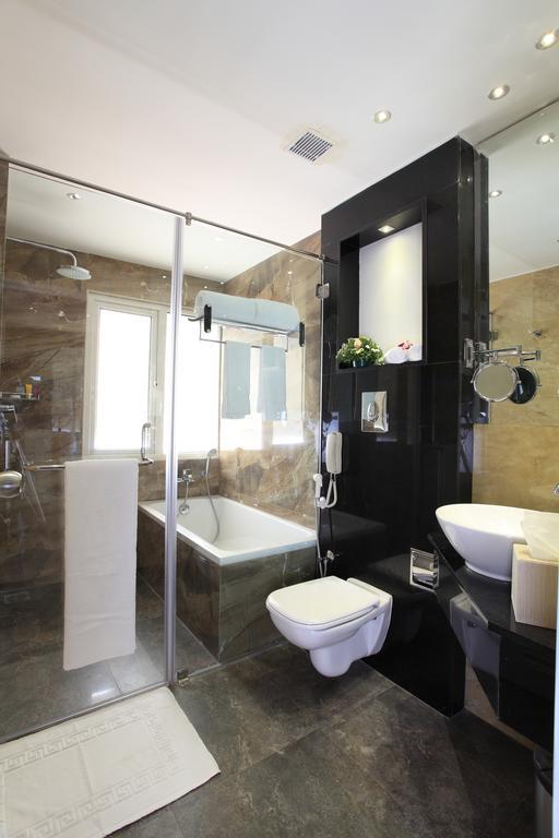 The Pgs Vedanta Hotel Kochi Екстериор снимка