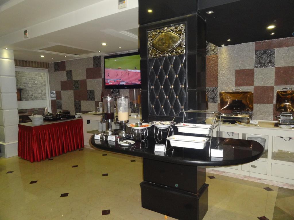 The Pgs Vedanta Hotel Kochi Екстериор снимка
