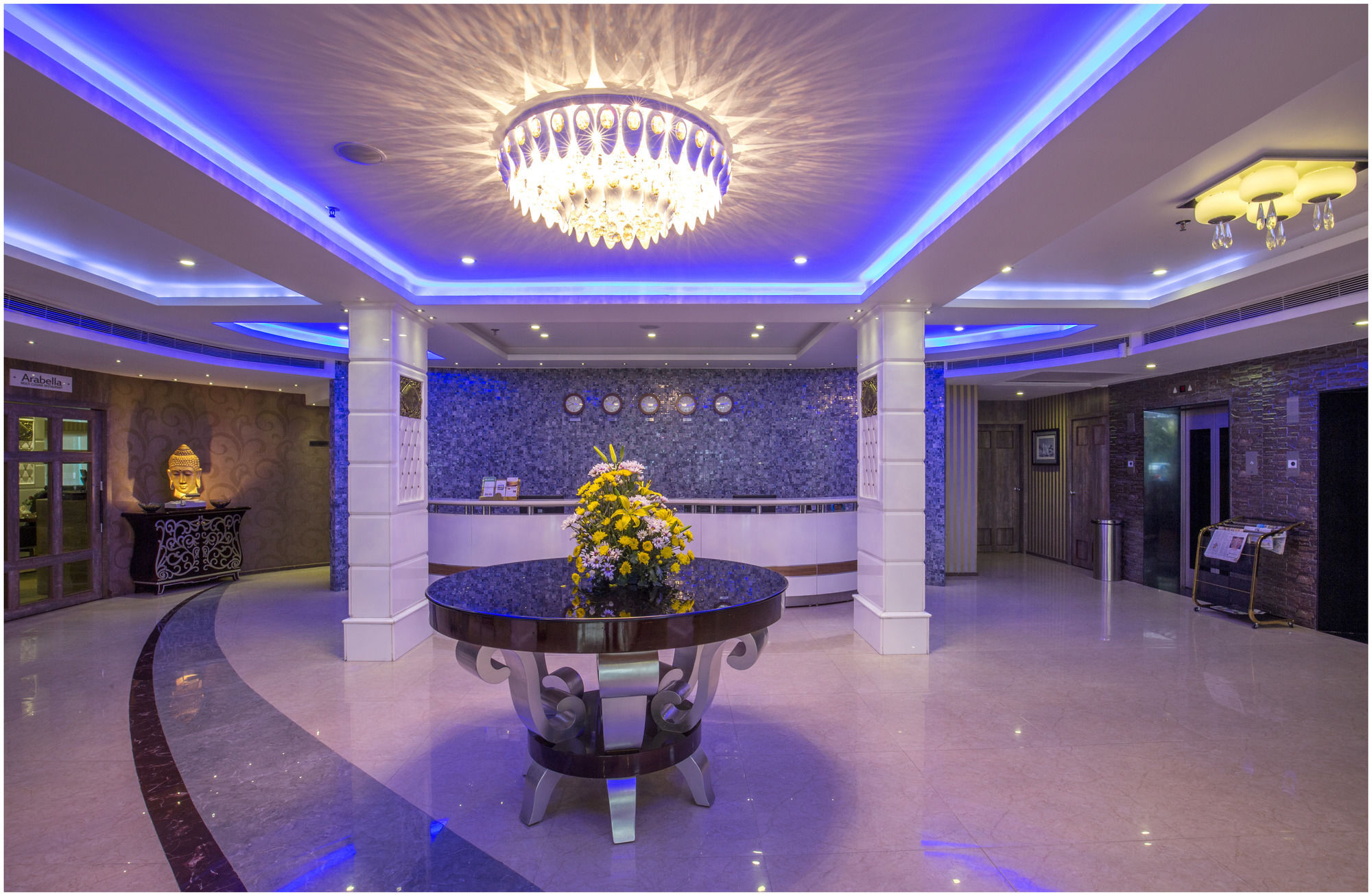 The Pgs Vedanta Hotel Kochi Екстериор снимка