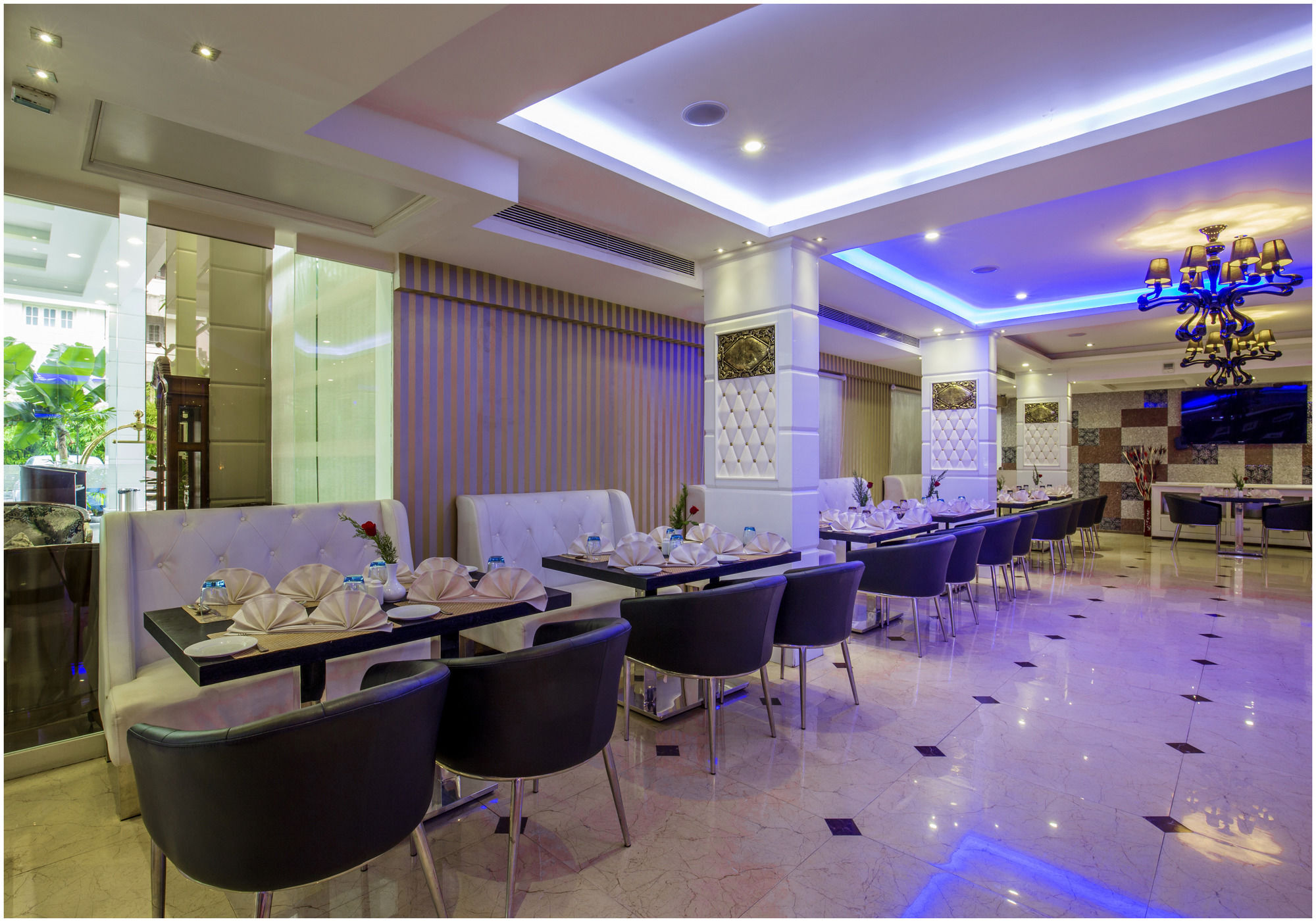 The Pgs Vedanta Hotel Kochi Екстериор снимка
