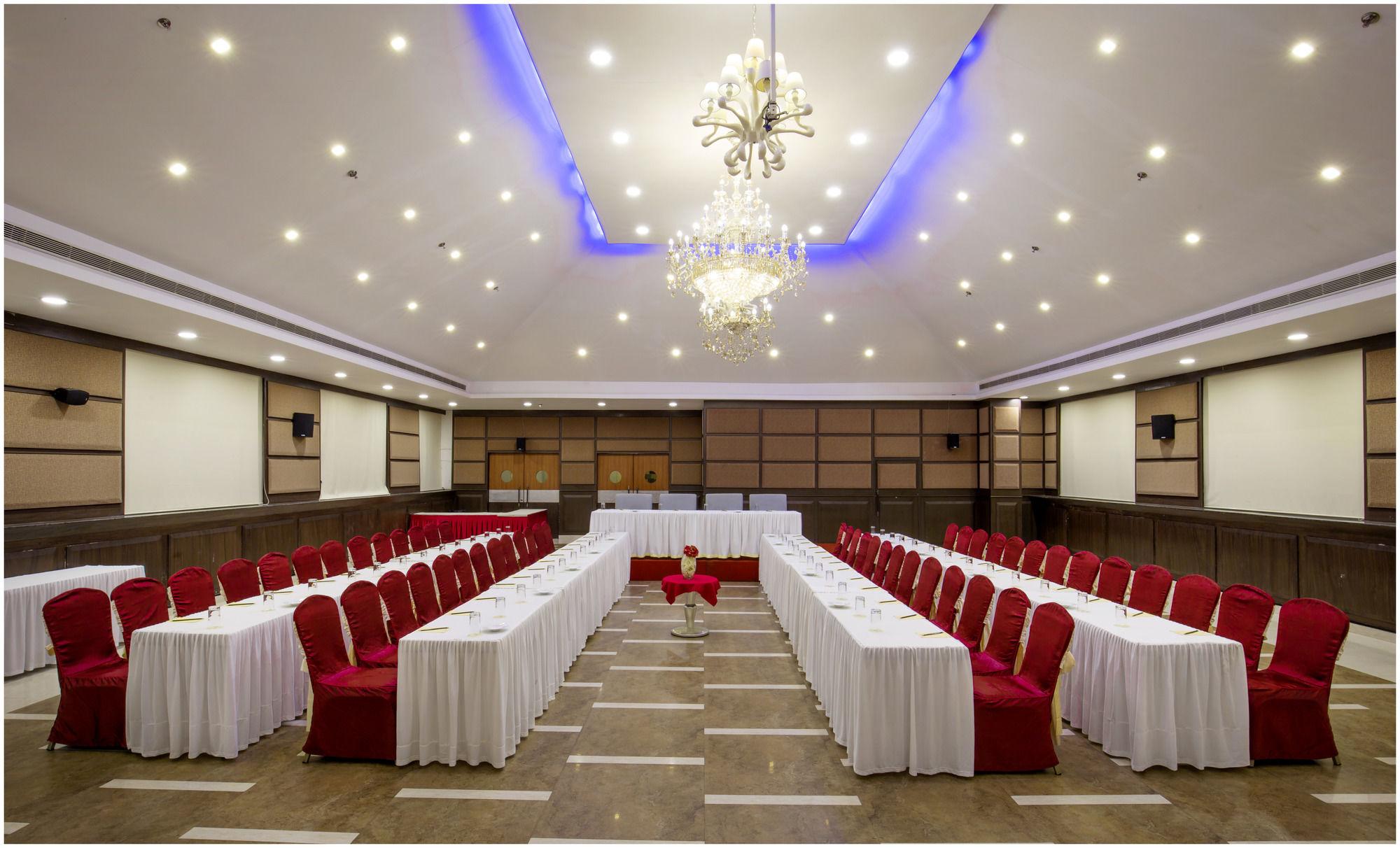 The Pgs Vedanta Hotel Kochi Екстериор снимка