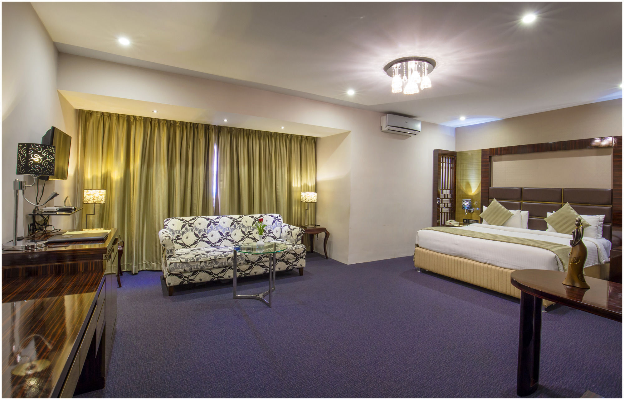The Pgs Vedanta Hotel Kochi Екстериор снимка