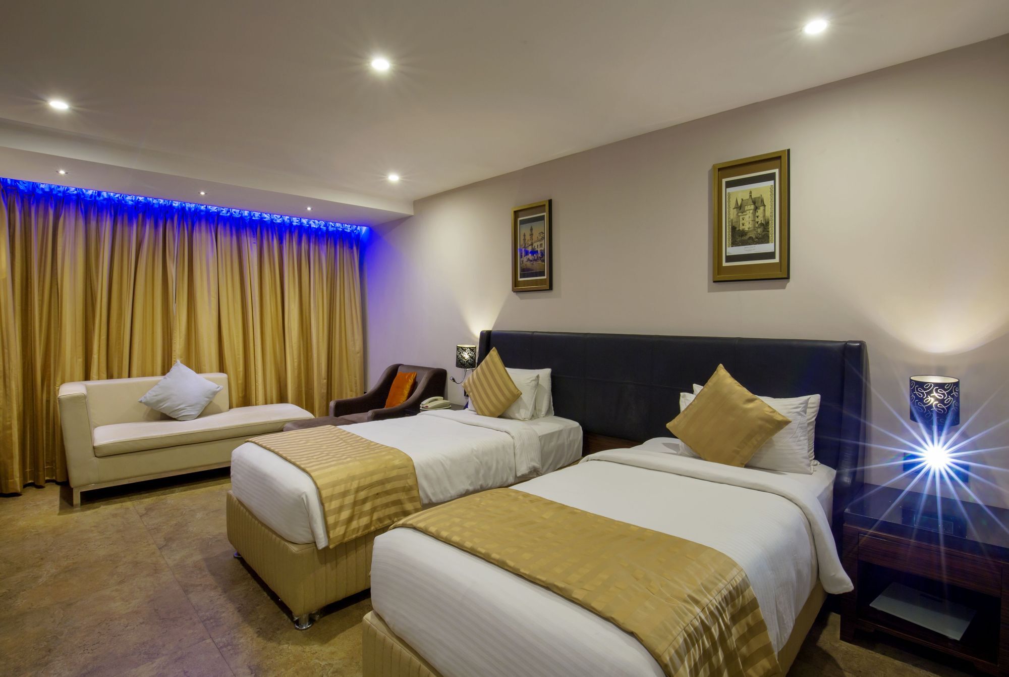 The Pgs Vedanta Hotel Kochi Екстериор снимка