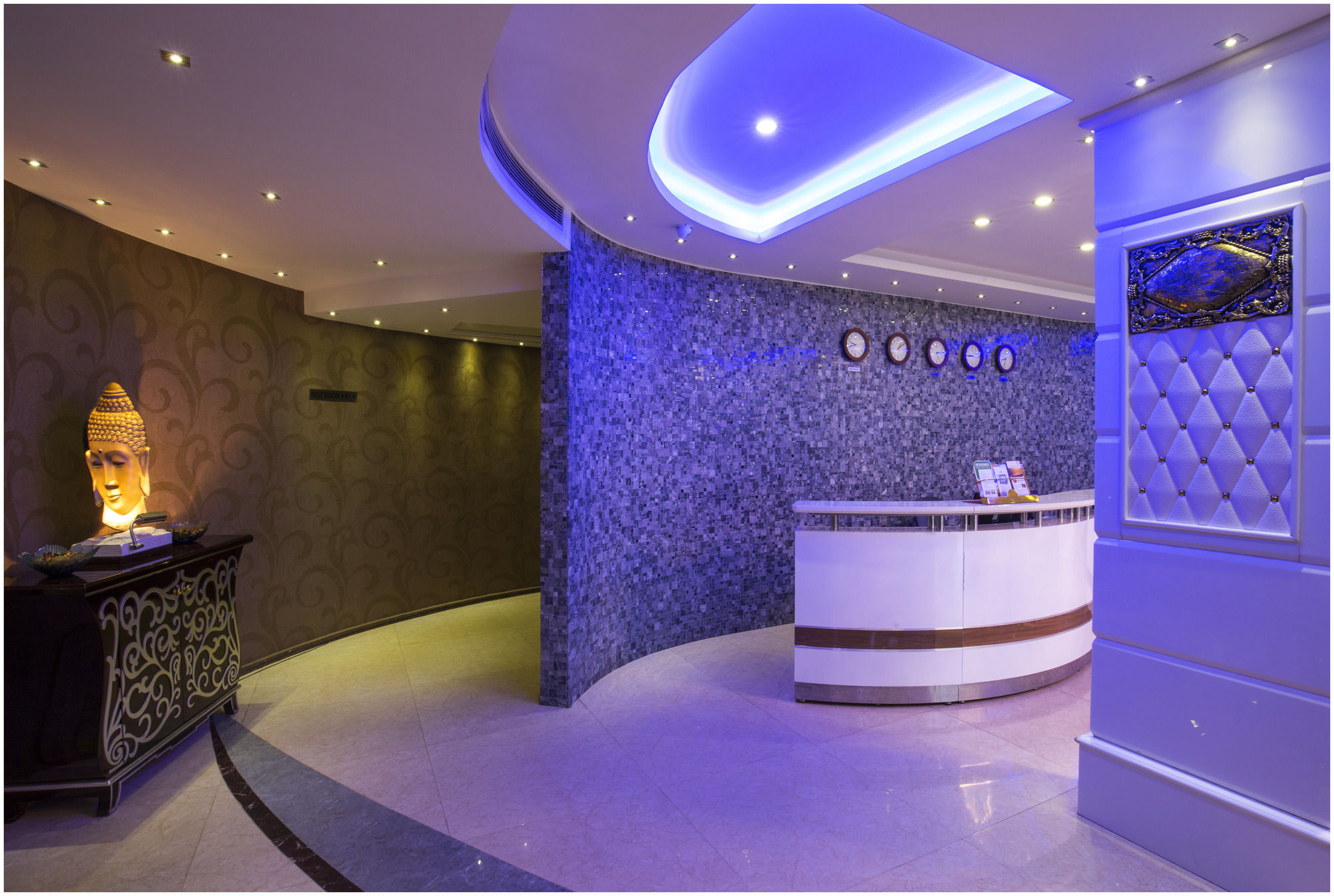 The Pgs Vedanta Hotel Kochi Екстериор снимка