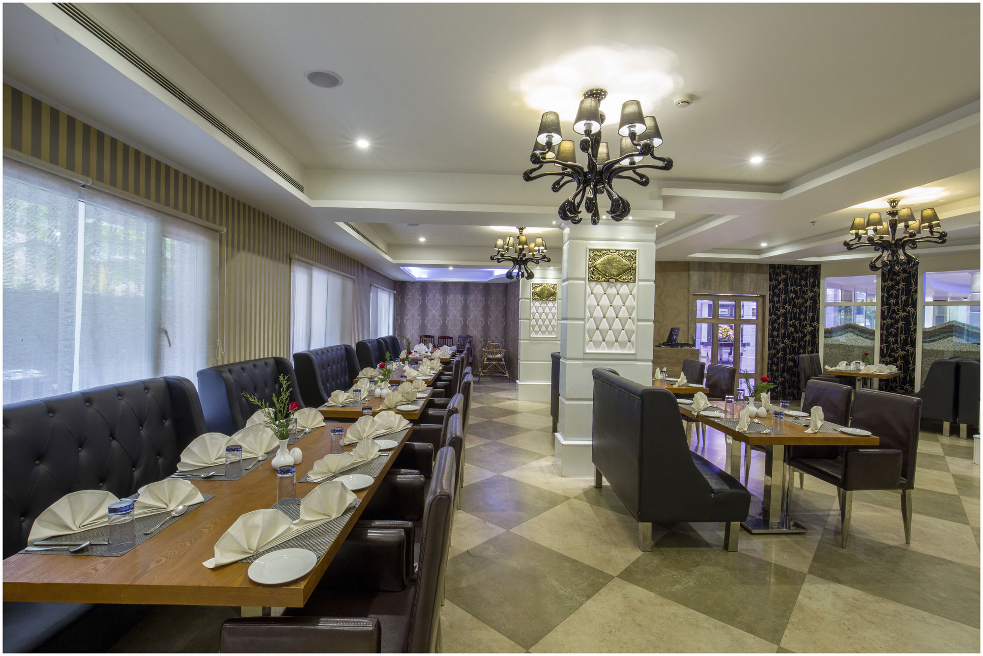 The Pgs Vedanta Hotel Kochi Екстериор снимка